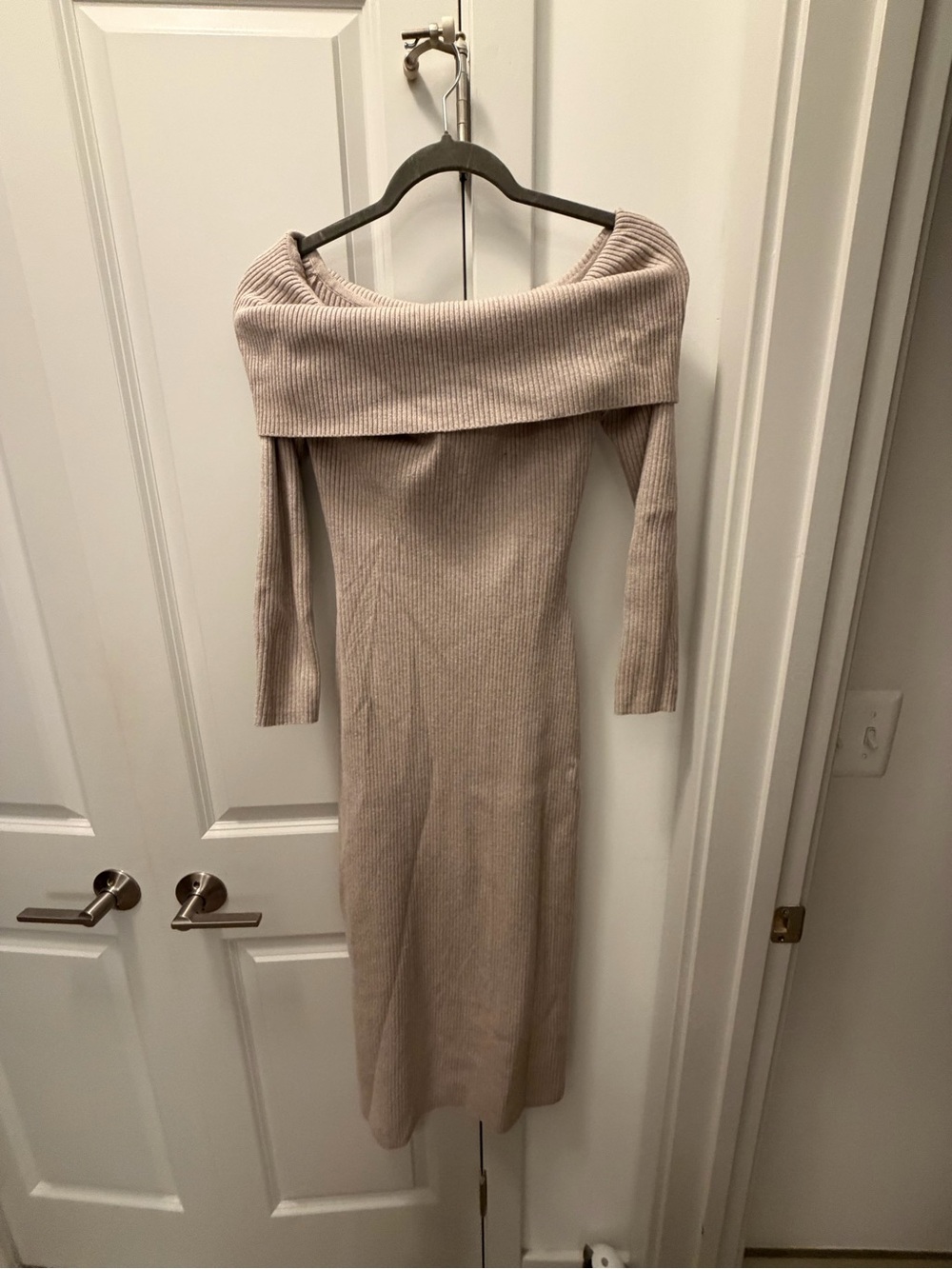Abercrombie Off-Shoulder Ribbed Knit Midi Dress